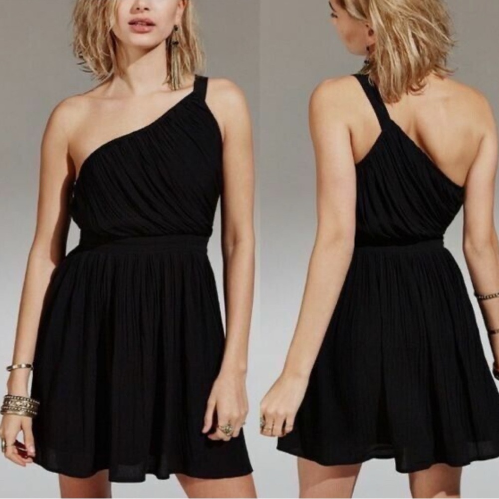 Kimchi Blue Black Asymmetrical Ruched Dress
